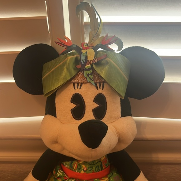 Minnie Mouse Main Attraction Enchanted Tiki Room plush - Picture 3 of 5